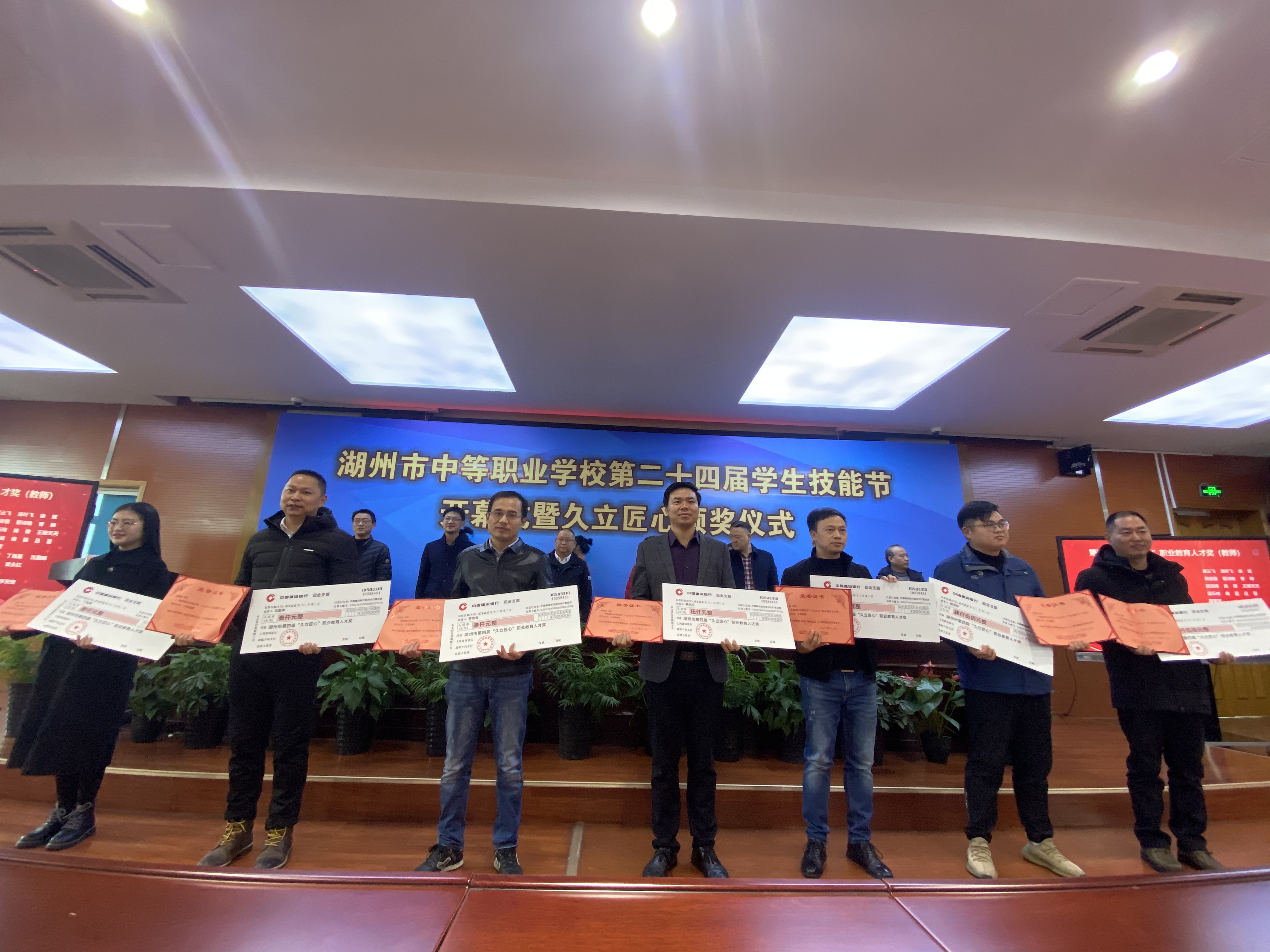 J9���λ�-������Ϸ��һƷ��